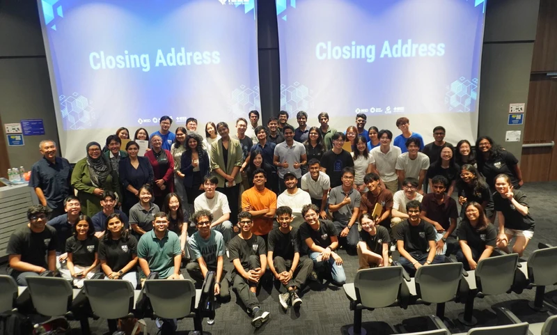Students at an IEEE NTU community event